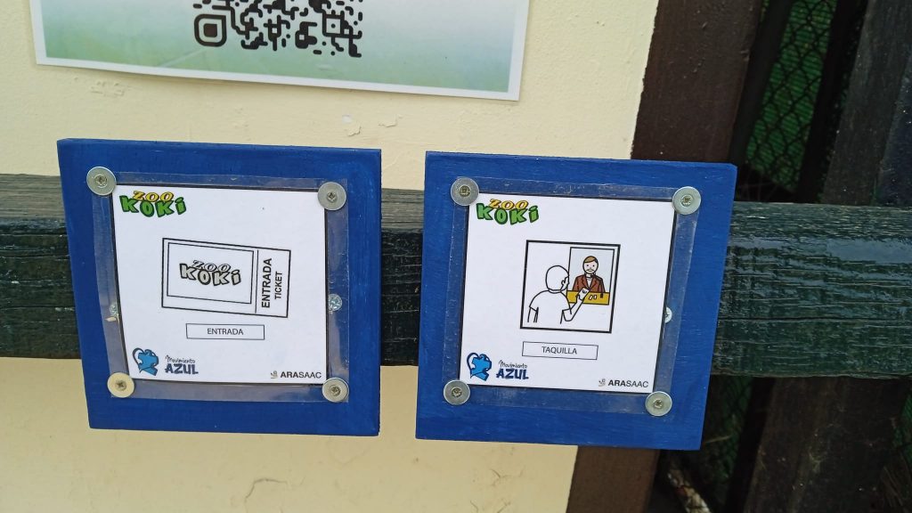 Cartelería TEA en el zoo